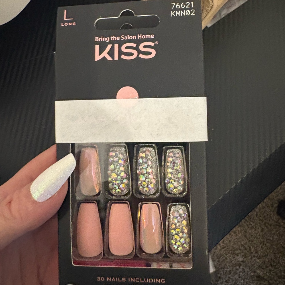 Kiss Press-On Nails Pack — Black and Pink Accent Nails